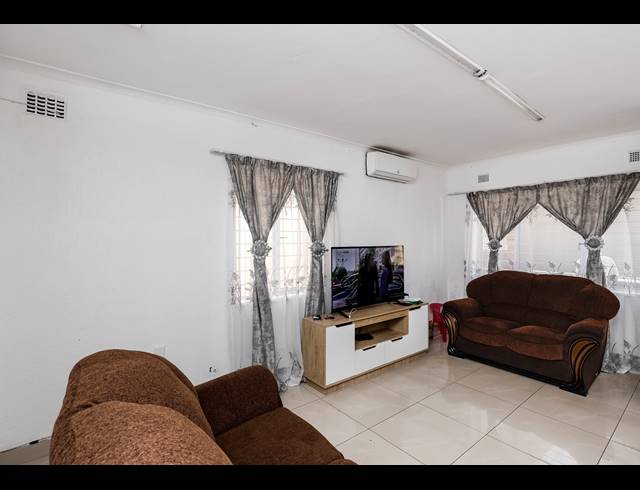 5 BEDROOM FREEHOLD FOR SALE IN SYDENHAM